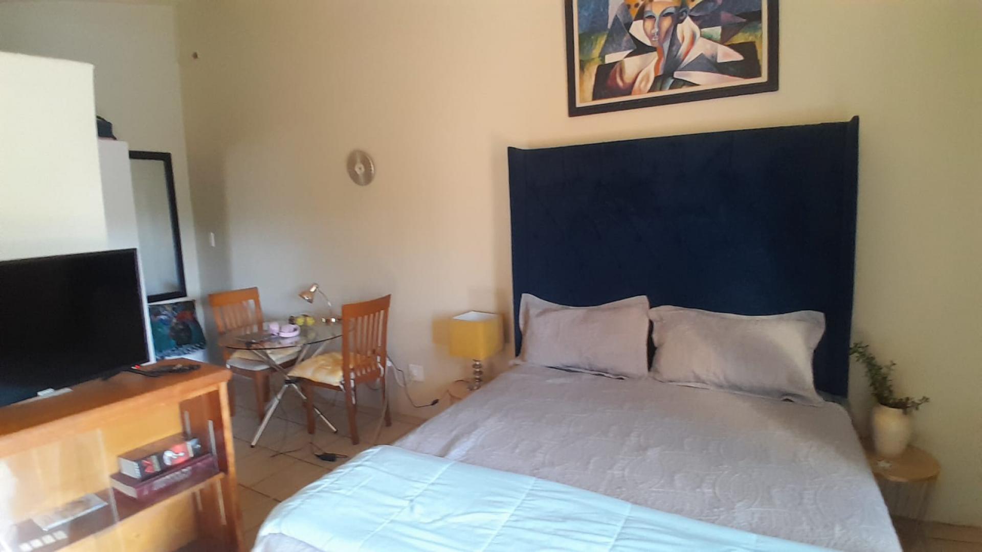 Bed Room 1 of property in Magaliesburg