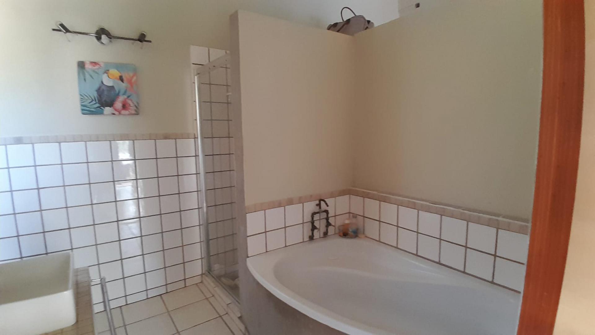 Bathroom 1 of property in Magaliesburg