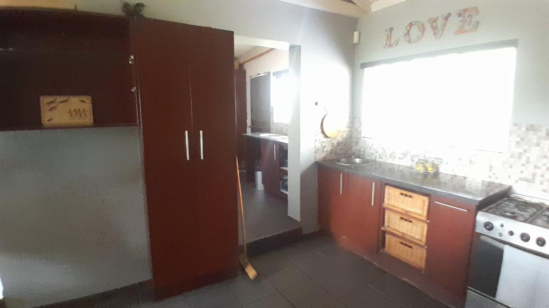 Kitchen of property in Magaliesburg