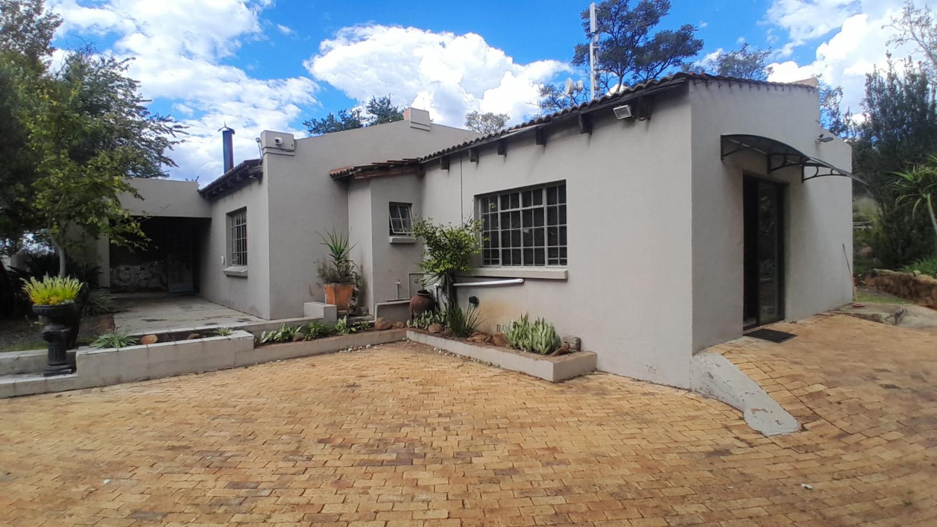 Front View of property in Magaliesburg
