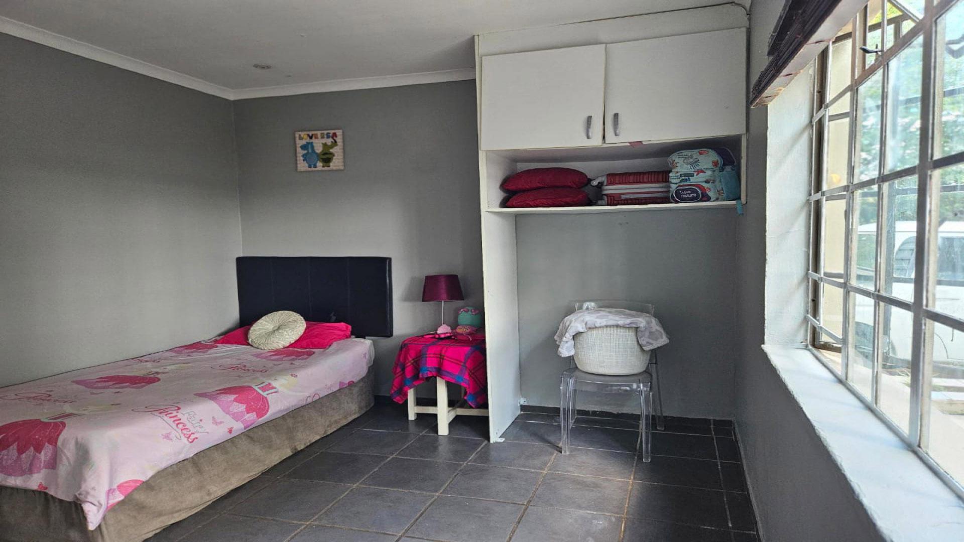 Bed Room 1 of property in Magaliesburg