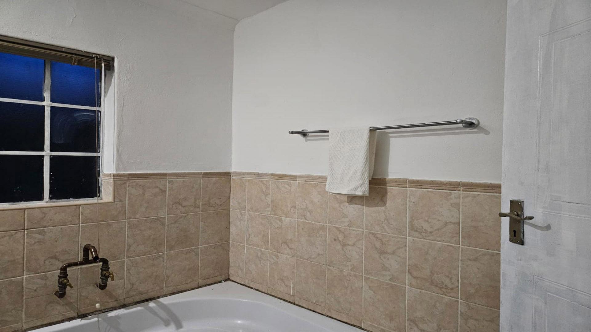 Bathroom 1 of property in Magaliesburg