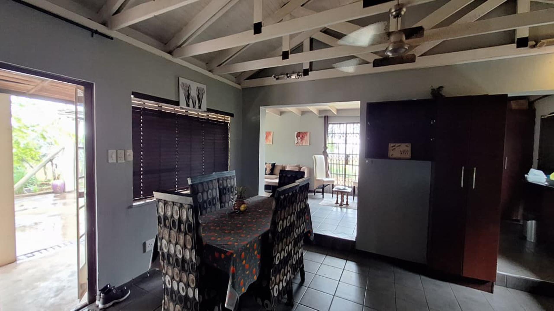 Dining Room - 10 square meters of property in Magaliesburg