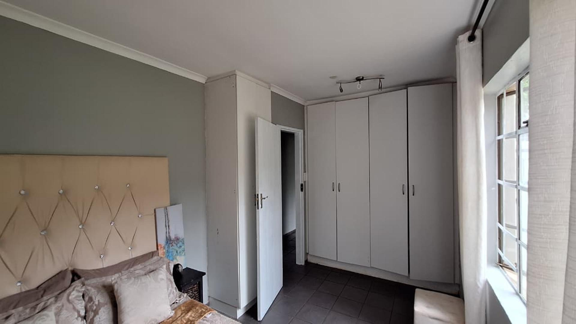 Bed Room 1 - 12 square meters of property in Magaliesburg