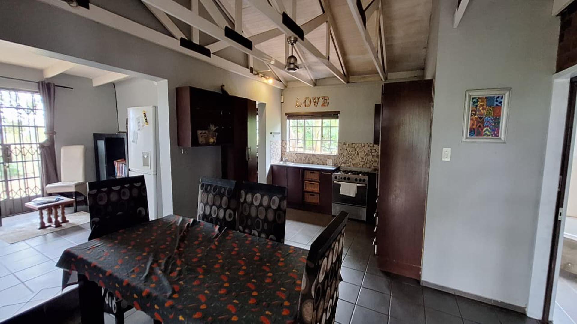 Dining Room - 10 square meters of property in Magaliesburg