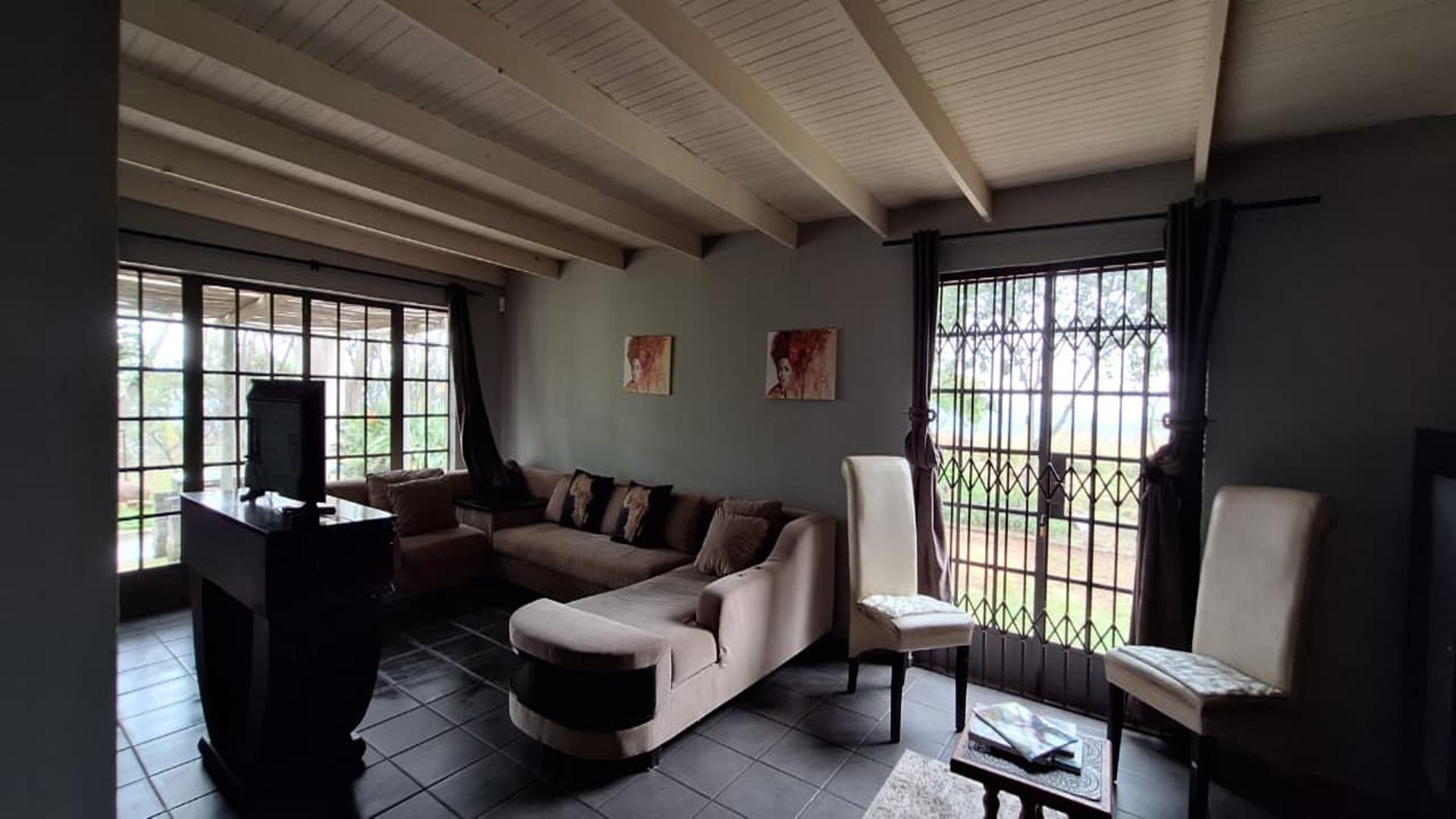 Lounges - 42 square meters of property in Magaliesburg