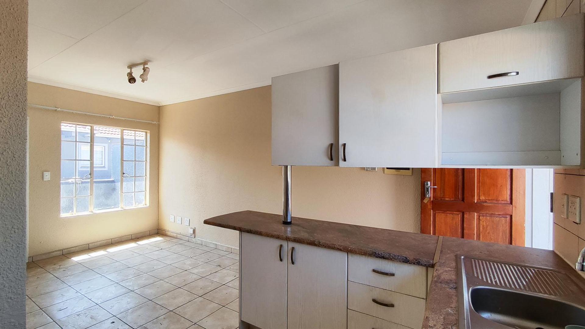 Kitchen - 7 square meters of property in Comet