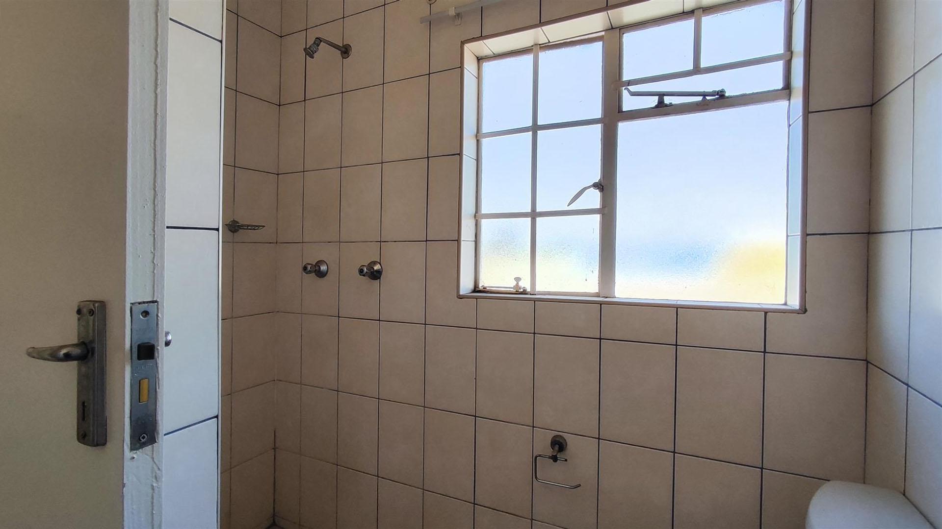Bathroom 1 - 5 square meters of property in Comet
