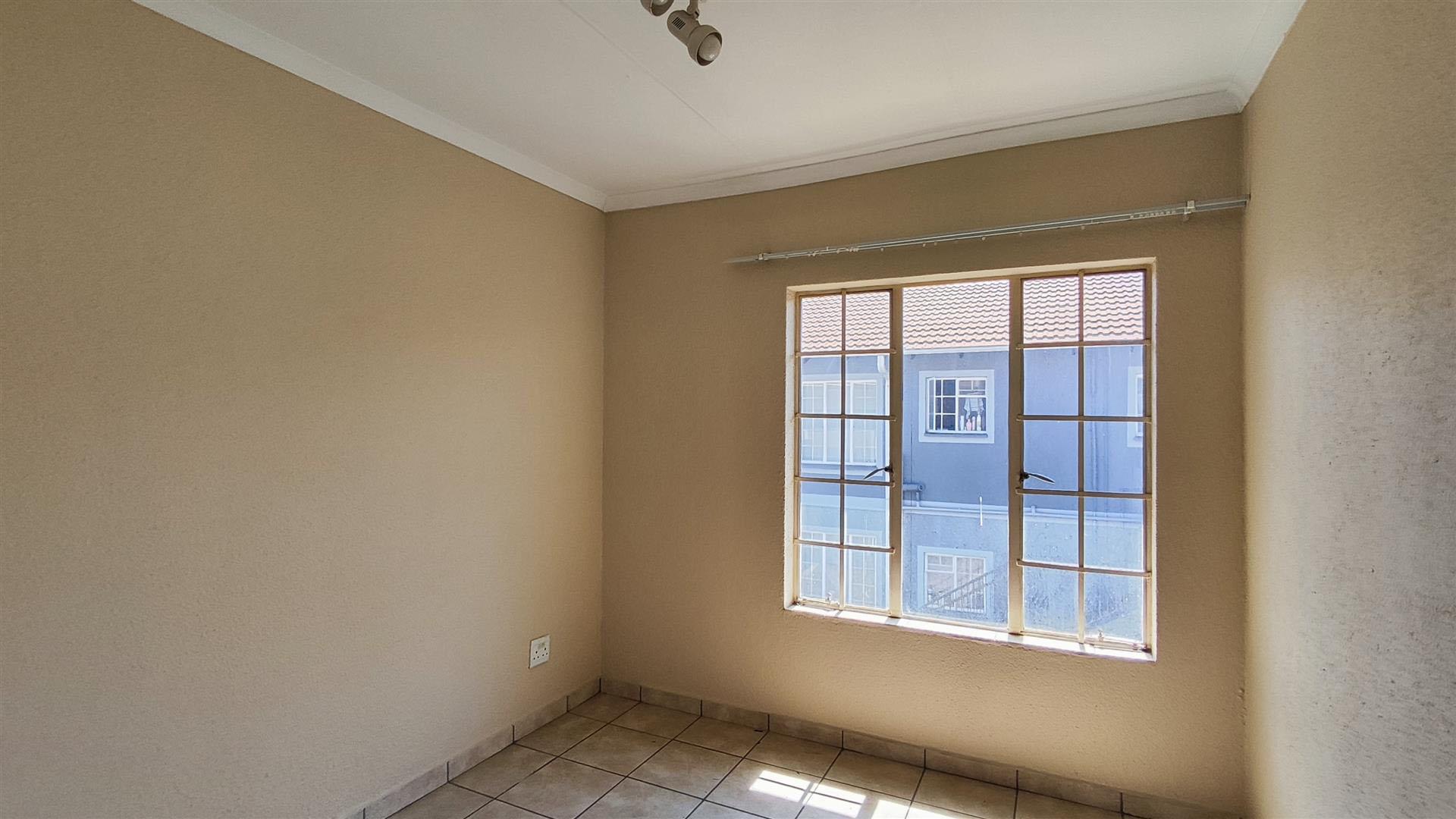 Bed Room 1 - 12 square meters of property in Comet