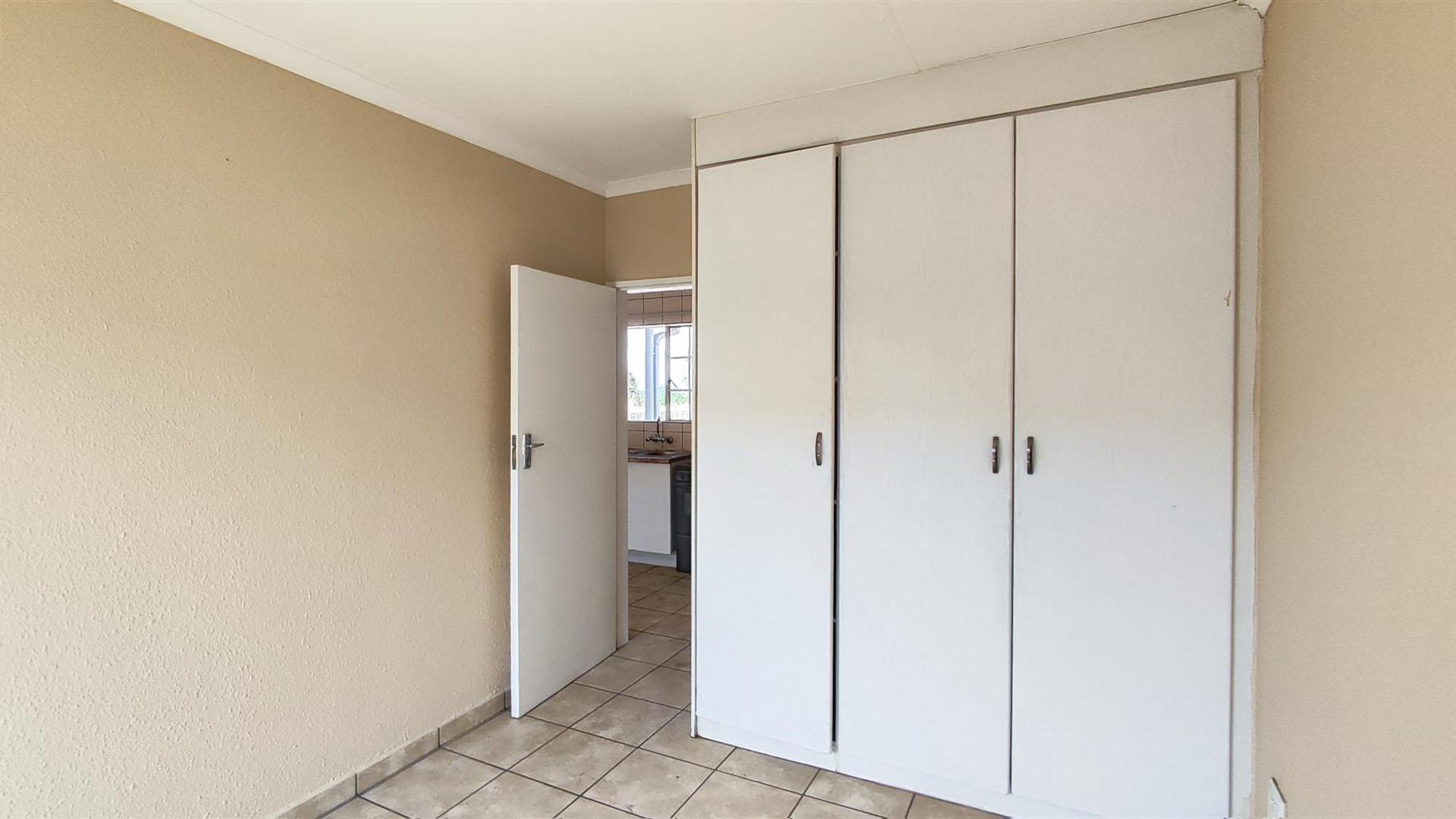 Bed Room 1 - 12 square meters of property in Comet