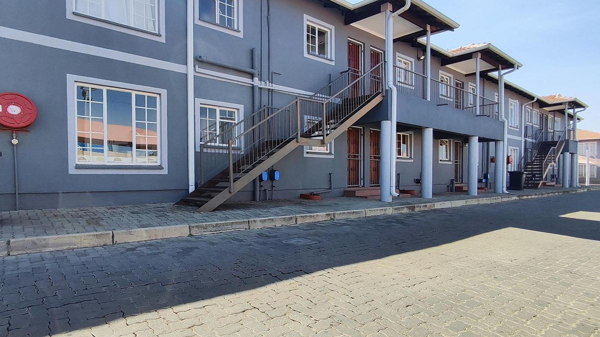 Front View of property in Comet