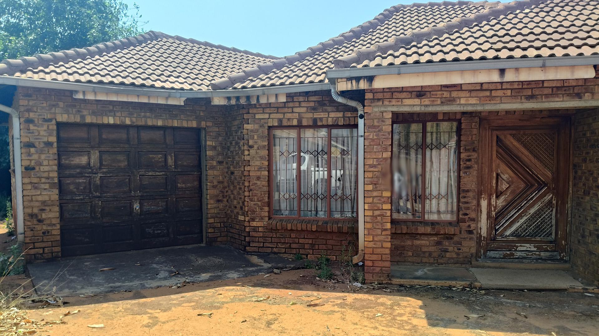 Front View of property in Rustenburg