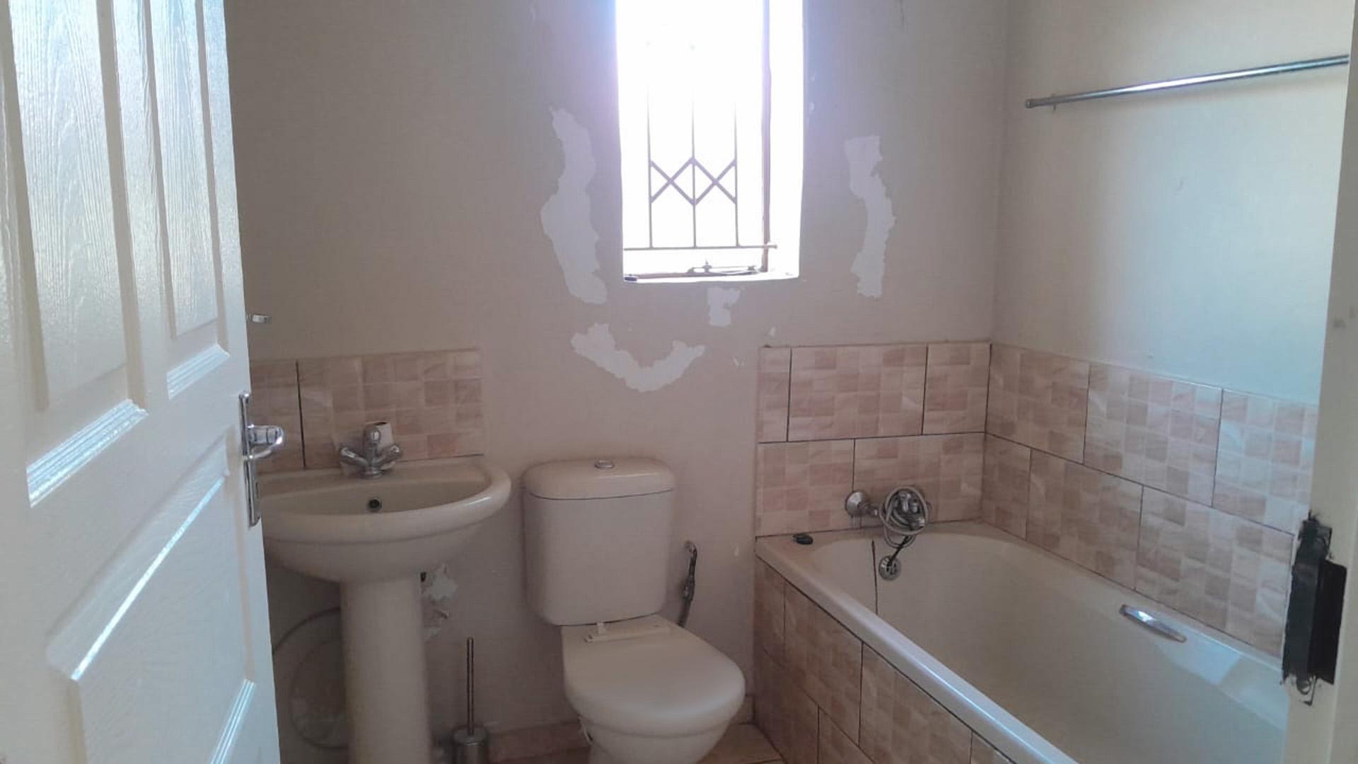 Bathroom 2 of property in Rustenburg