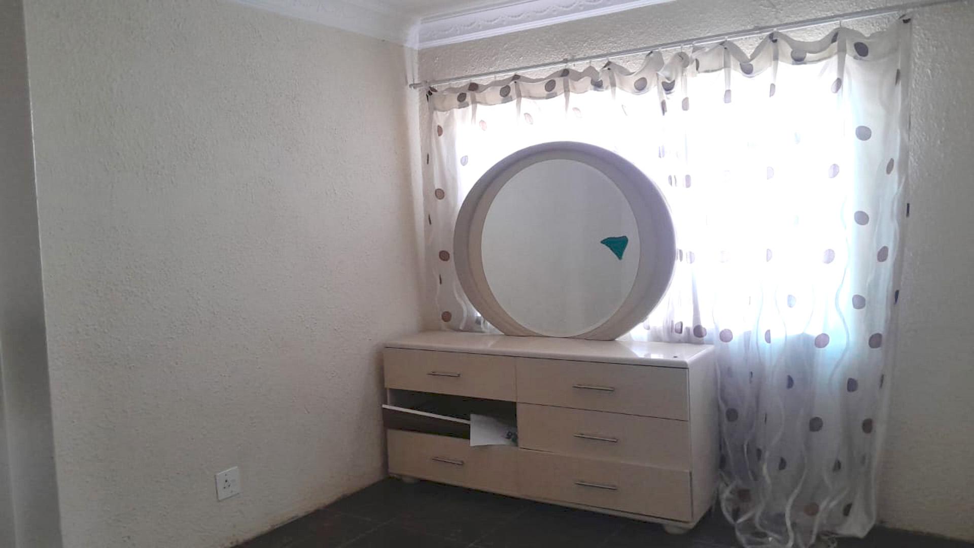Bed Room 1 of property in Rustenburg