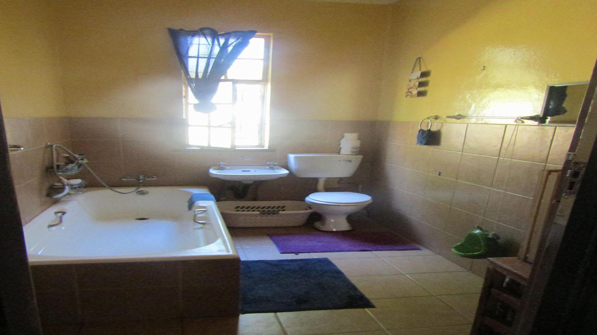Bathroom 1 of property in Thabazimbi