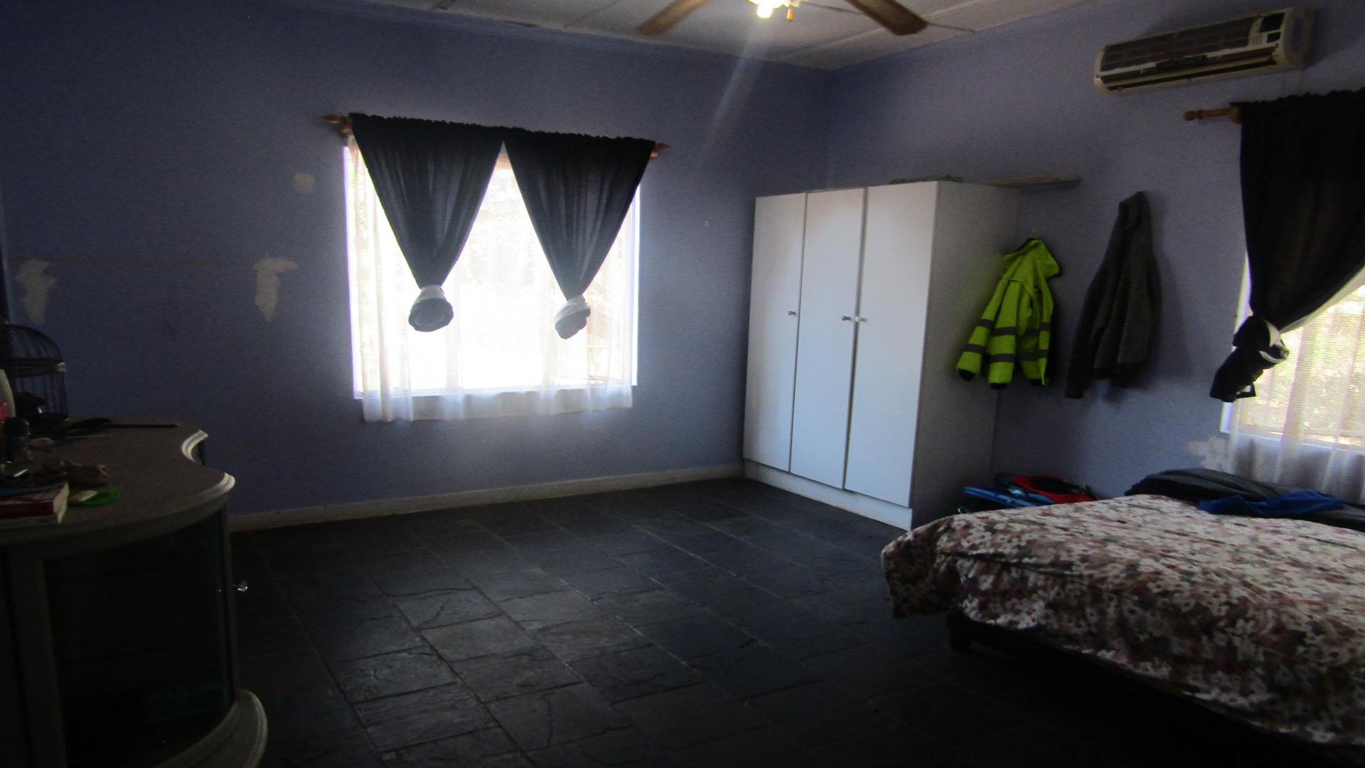 Bed Room 1 of property in Thabazimbi