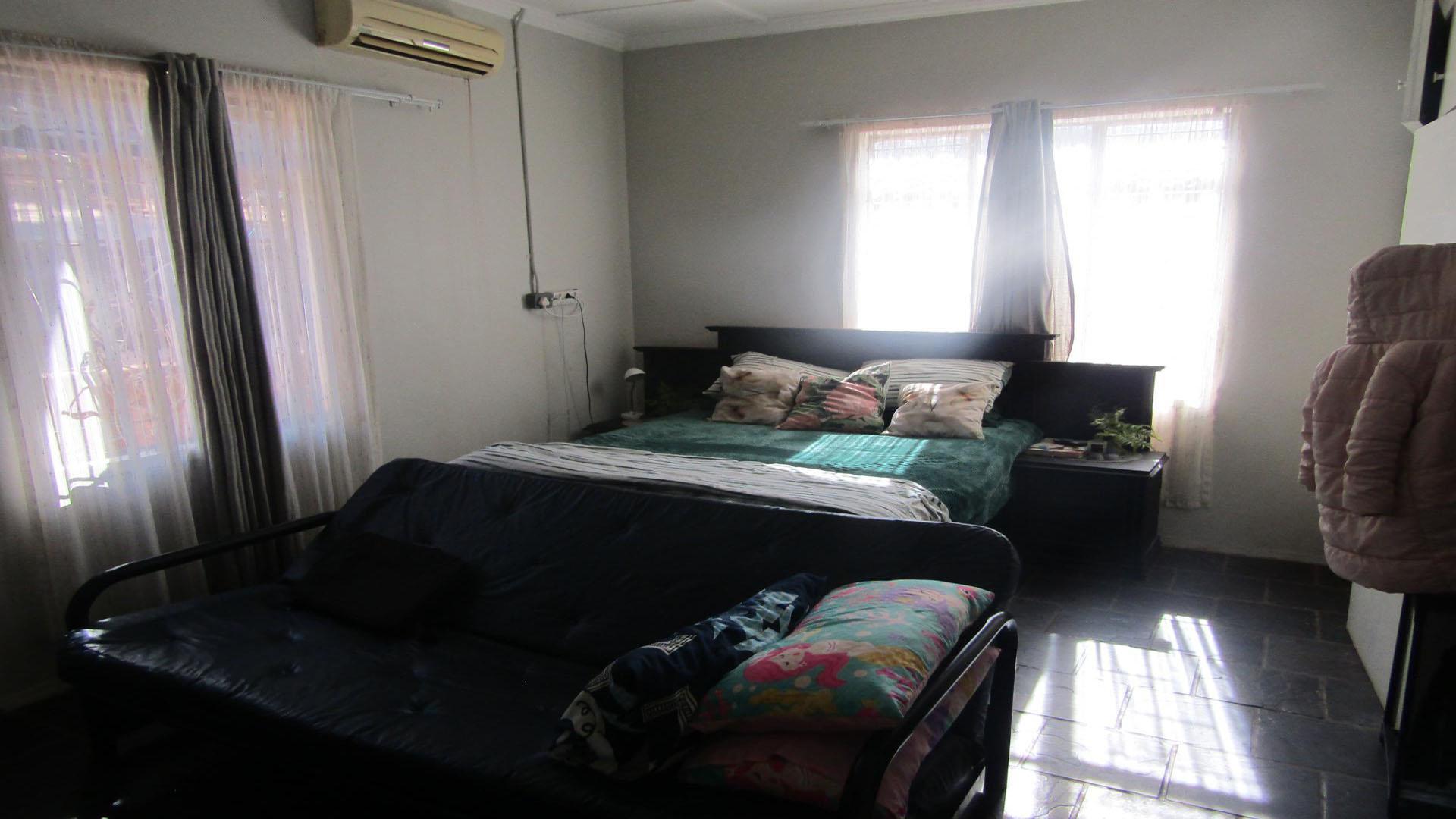 Main Bedroom of property in Thabazimbi