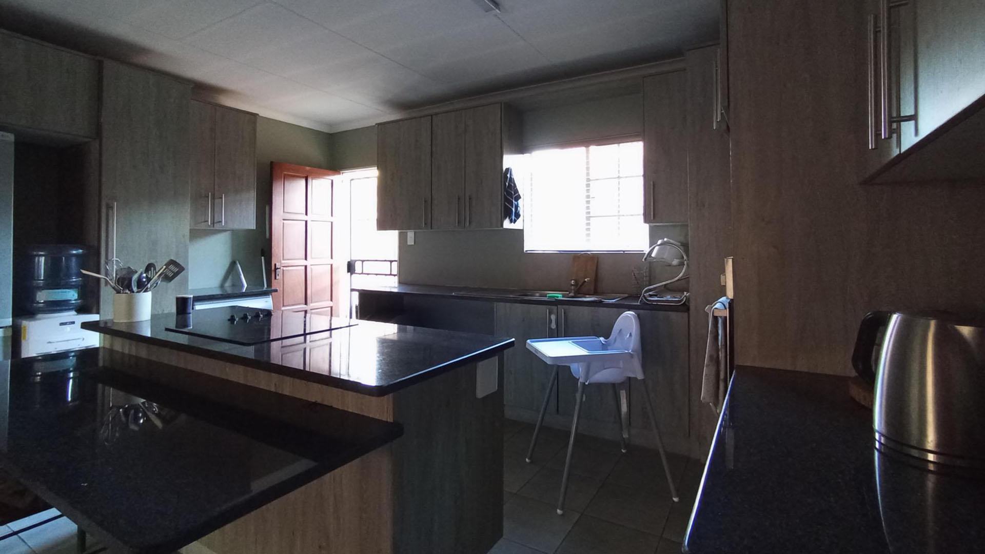 Kitchen - 20 square meters of property in Montana