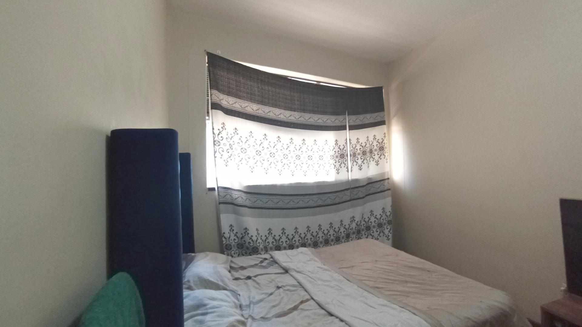 Bed Room 1 - 14 square meters of property in Muckleneuk