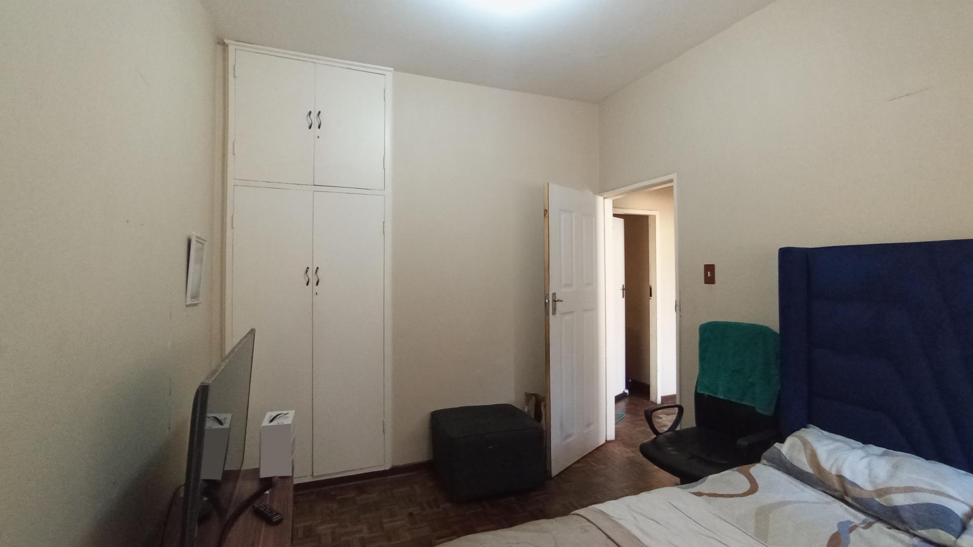 Bed Room 1 - 14 square meters of property in Muckleneuk