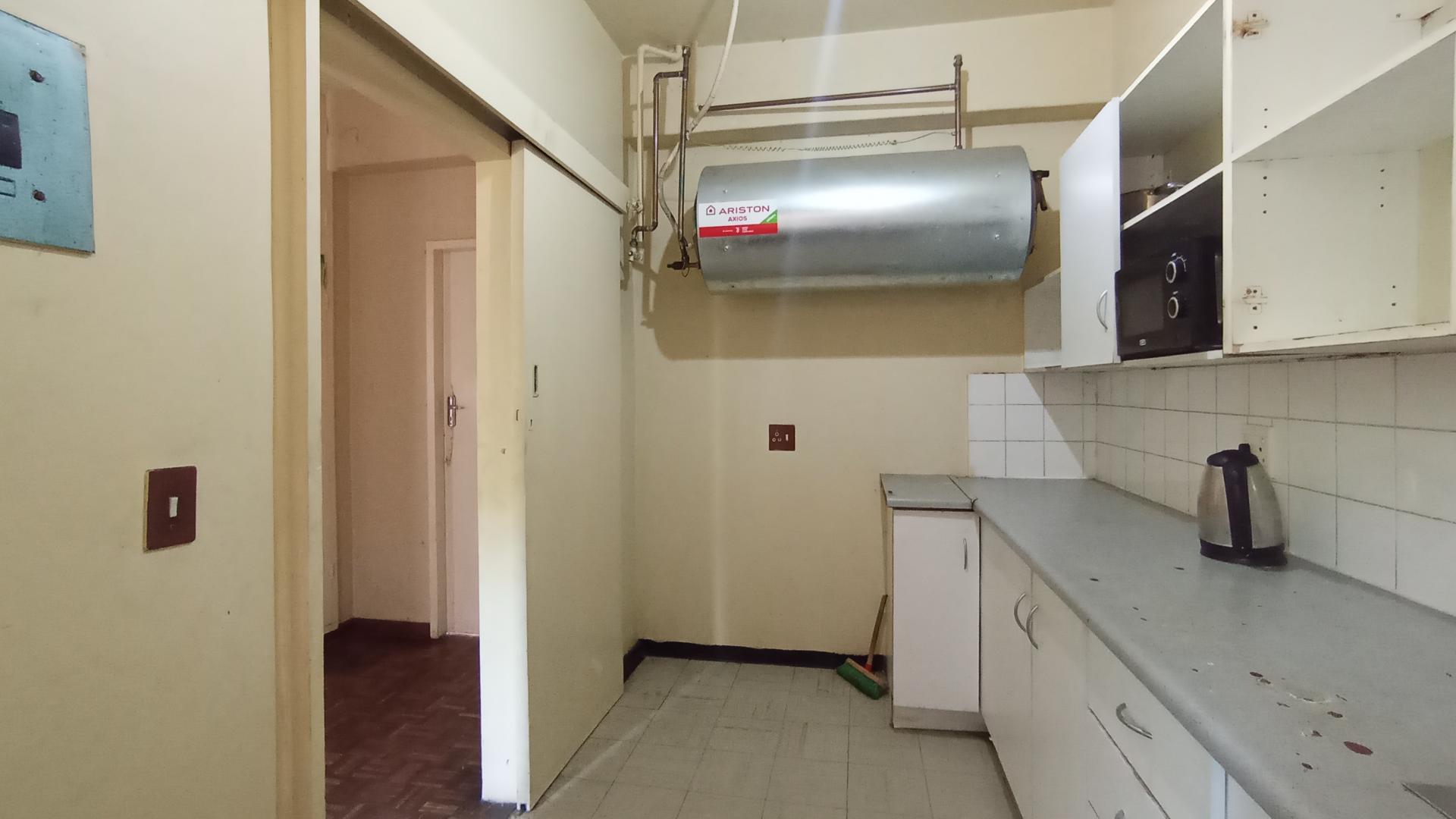 Kitchen - 8 square meters of property in Muckleneuk