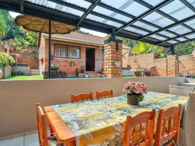 4 Bedroom Simplex for Sale For Sale in Faerie Glen - MR692330