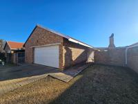  of property in La Hoff