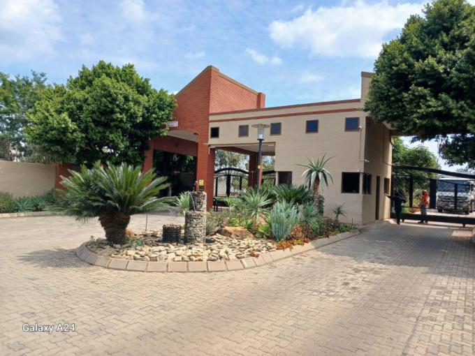 2 Bedroom House for Sale For Sale in Waterval East - MR692337