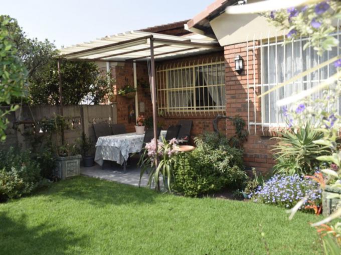 2 Bedroom Simplex for Sale For Sale in Beyers Park - MR692338
