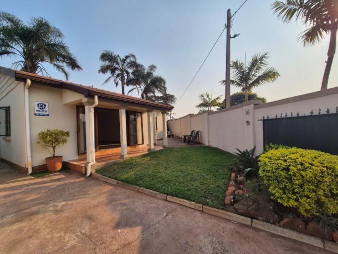 2 Bedroom Simplex to Rent in Grosvenor - Property to rent - MR692360