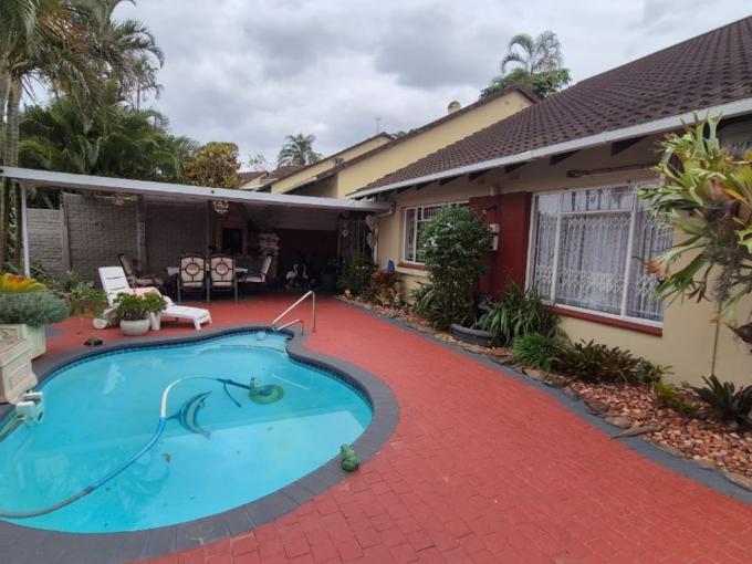 2 Bedroom Simplex for Sale For Sale in Queensburgh - MR692362