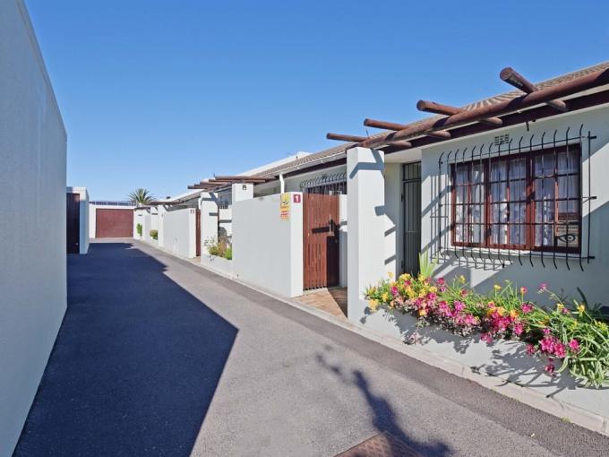 2 Bedroom Simplex for Sale For Sale in Bloubergrant - MR692363