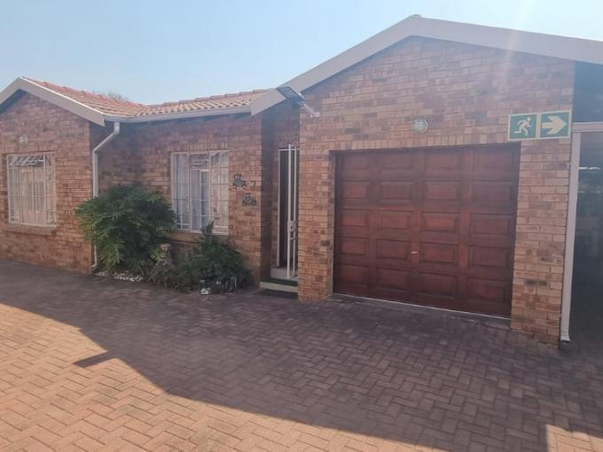 3 Bedroom Simplex for Sale For Sale in New Redruth - MR692375