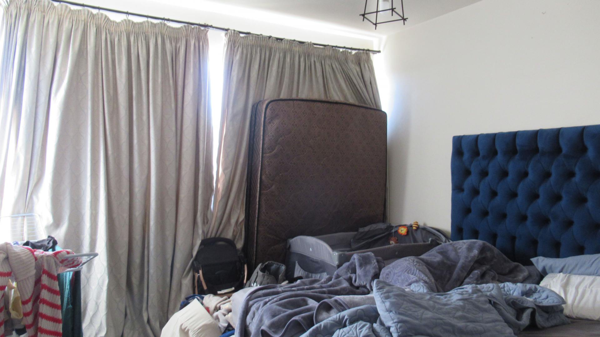 Bed Room 1 - 23 square meters of property in Parktown