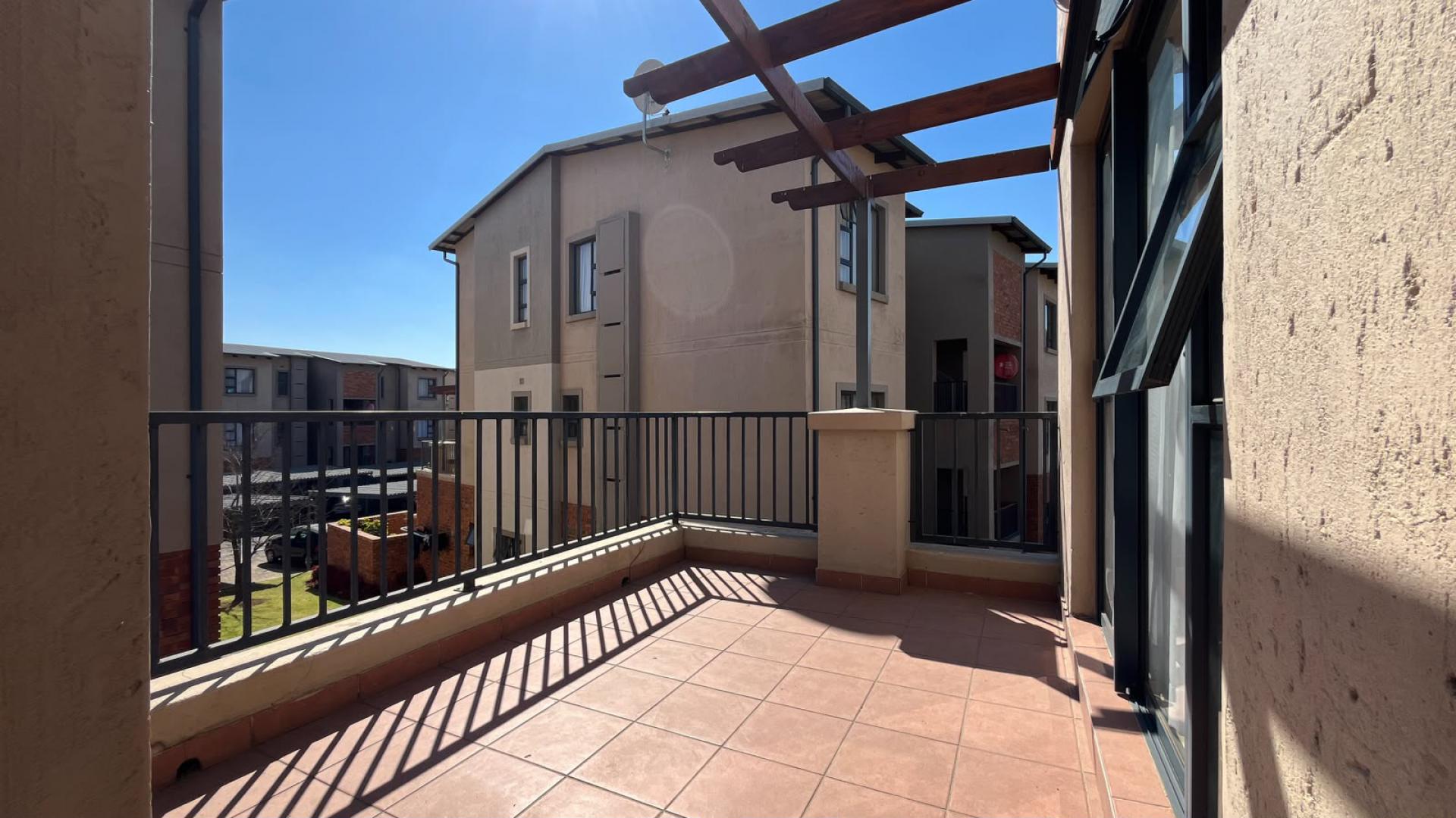 Balcony - 18 square meters of property in Wilgeheuwel 