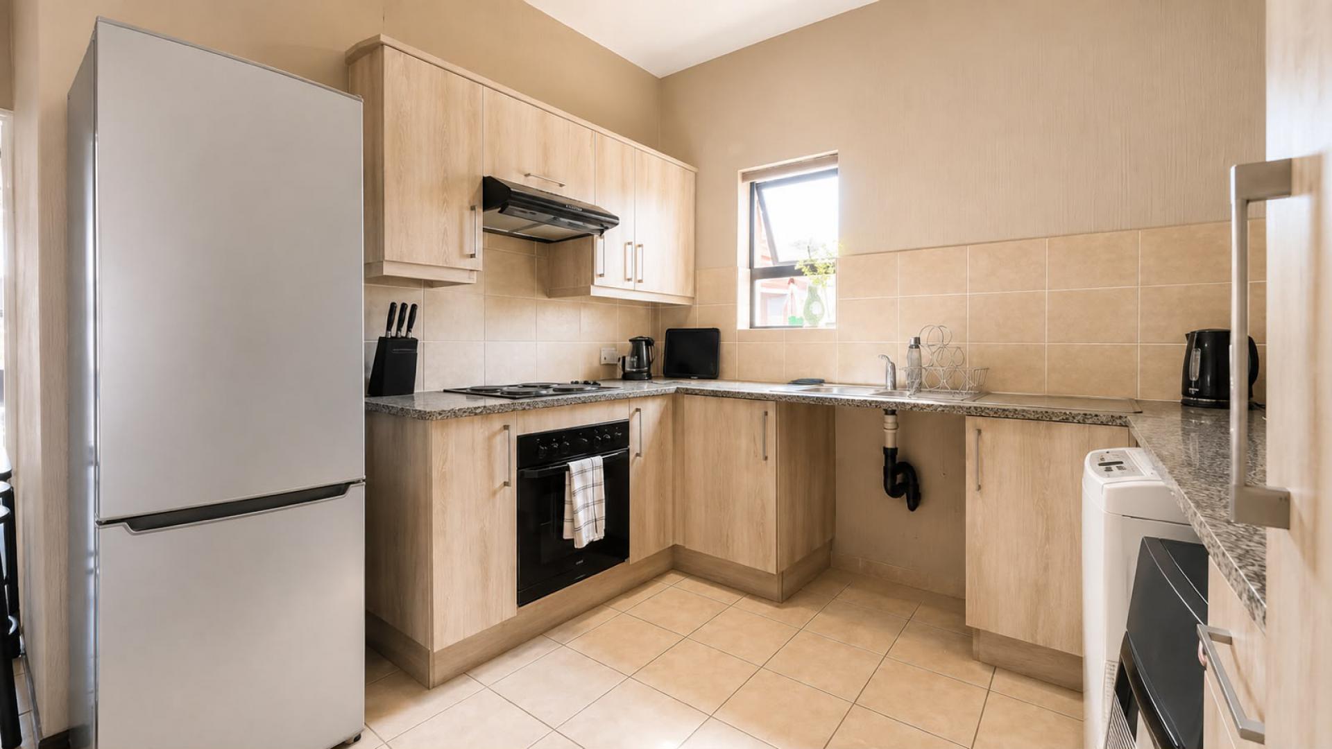 Kitchen - 9 square meters of property in Wilgeheuwel 