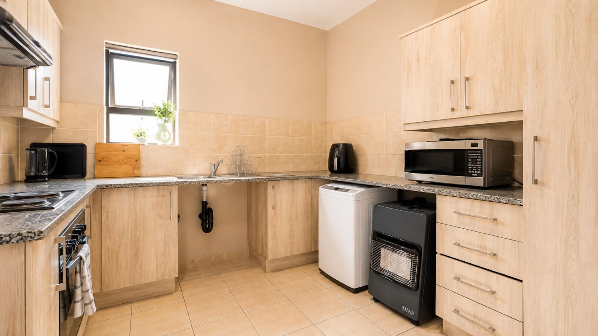 Kitchen - 9 square meters of property in Wilgeheuwel 