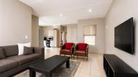 Lounges - 23 square meters of property in Wilgeheuwel 