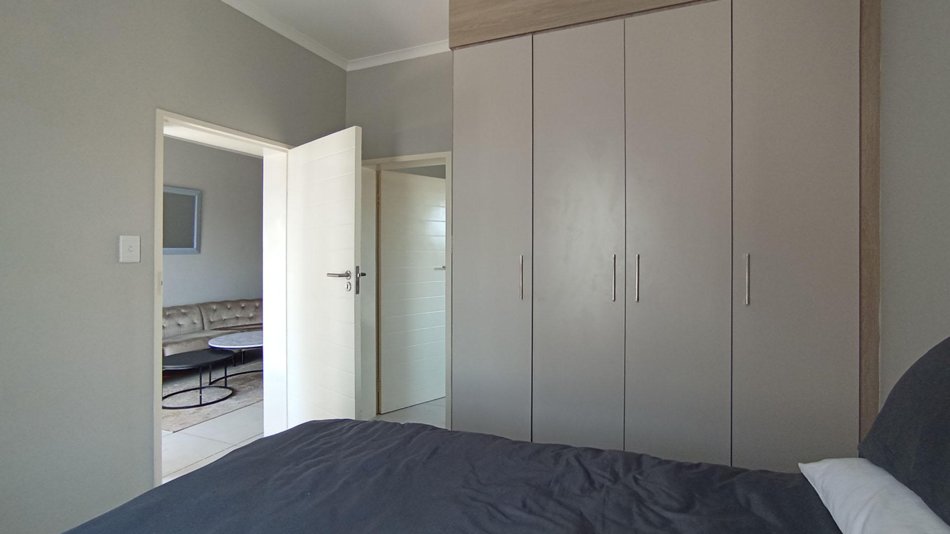 Main Bedroom - 12 square meters of property in Midridge Park