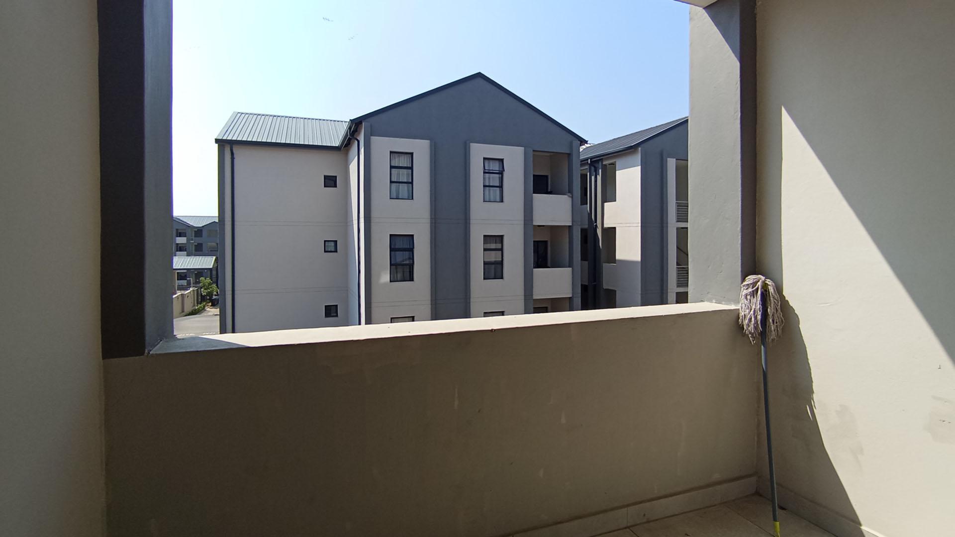 Balcony - 6 square meters of property in Midridge Park