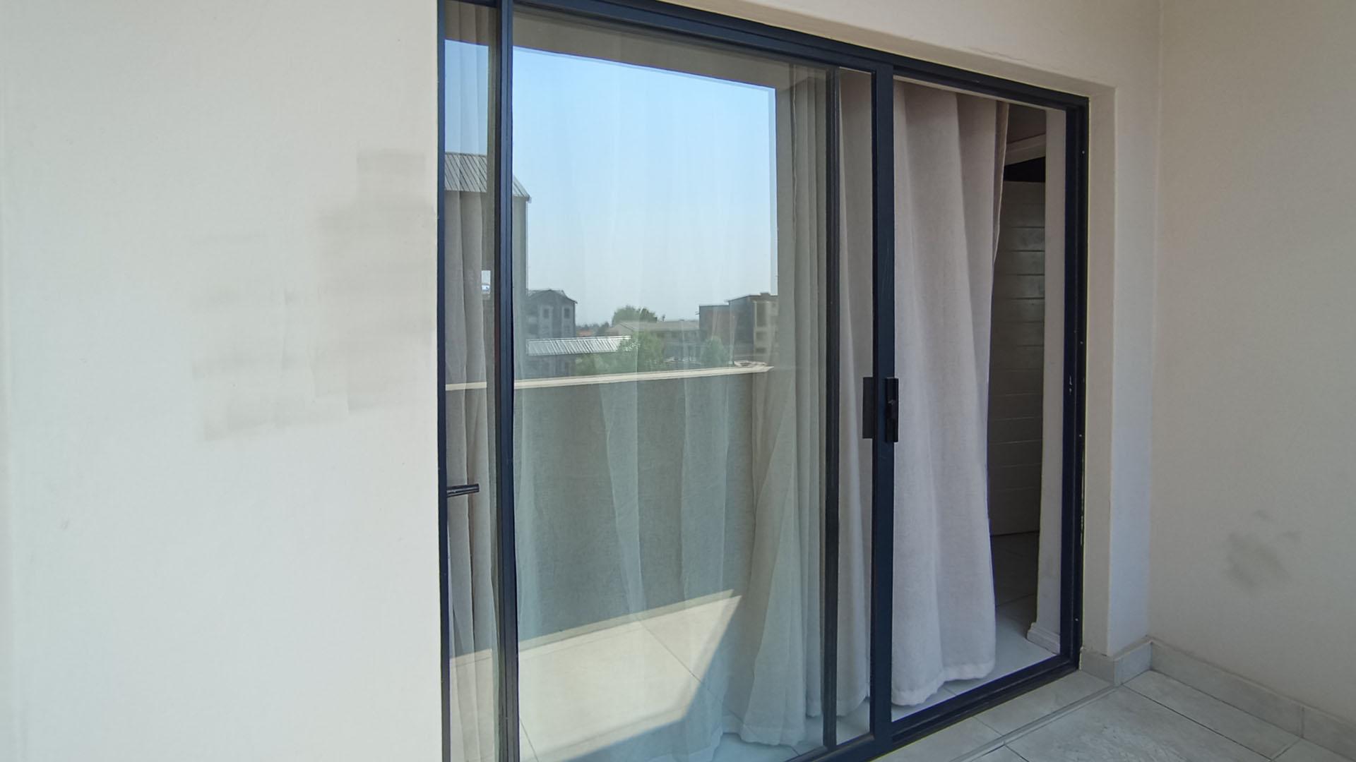 Balcony - 6 square meters of property in Midridge Park