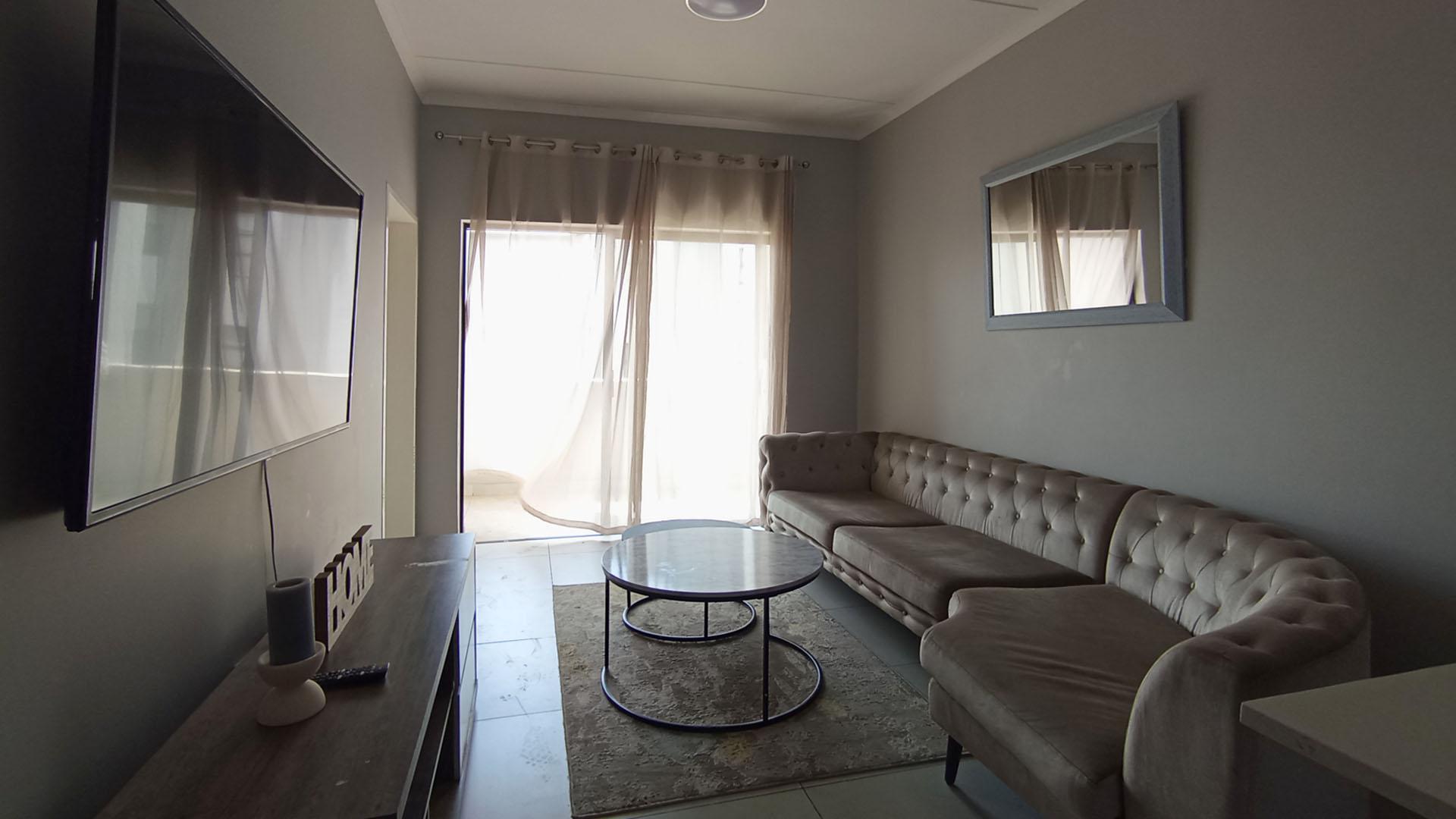 Lounges - 13 square meters of property in Midridge Park