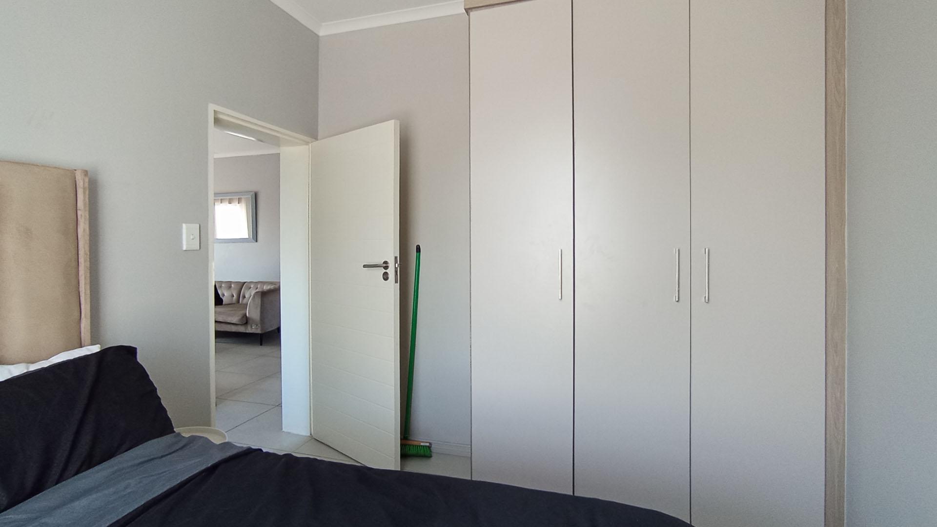 Bed Room 1 - 10 square meters of property in Midridge Park