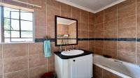 Bathroom 1 of property in Mooikloof Ridge