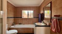 Bathroom 2 of property in Mooikloof Ridge