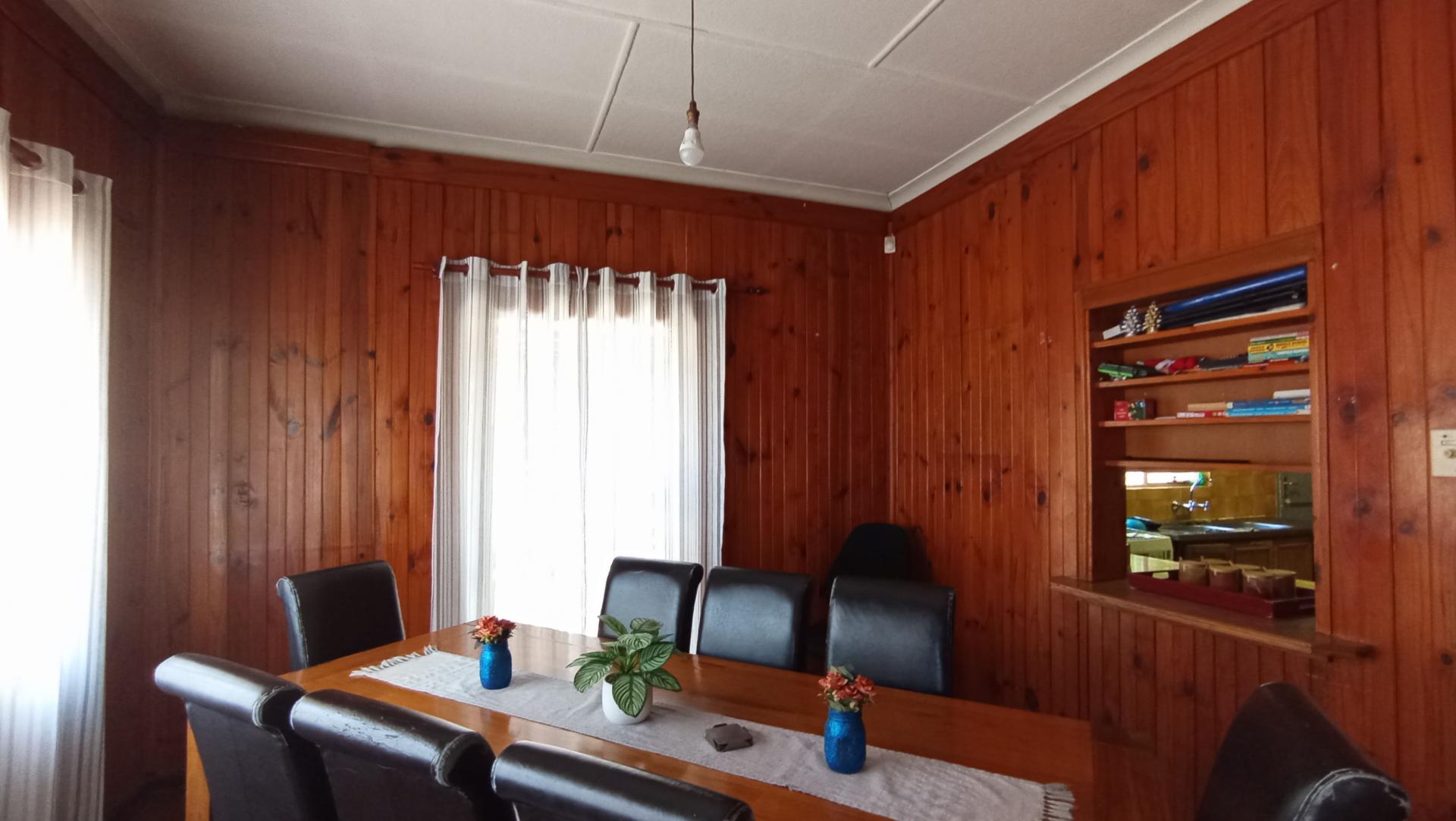 Dining Room - 14 square meters of property in Florida North