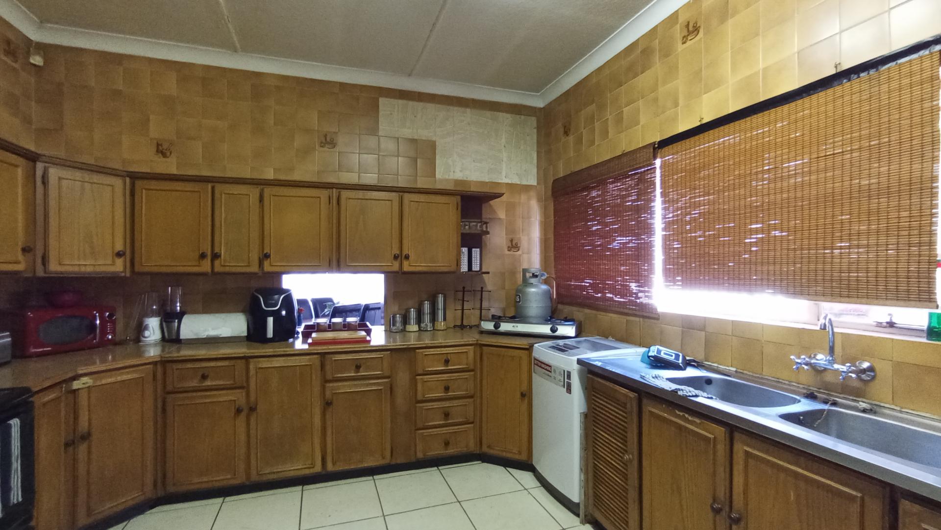 Kitchen - 20 square meters of property in Florida North