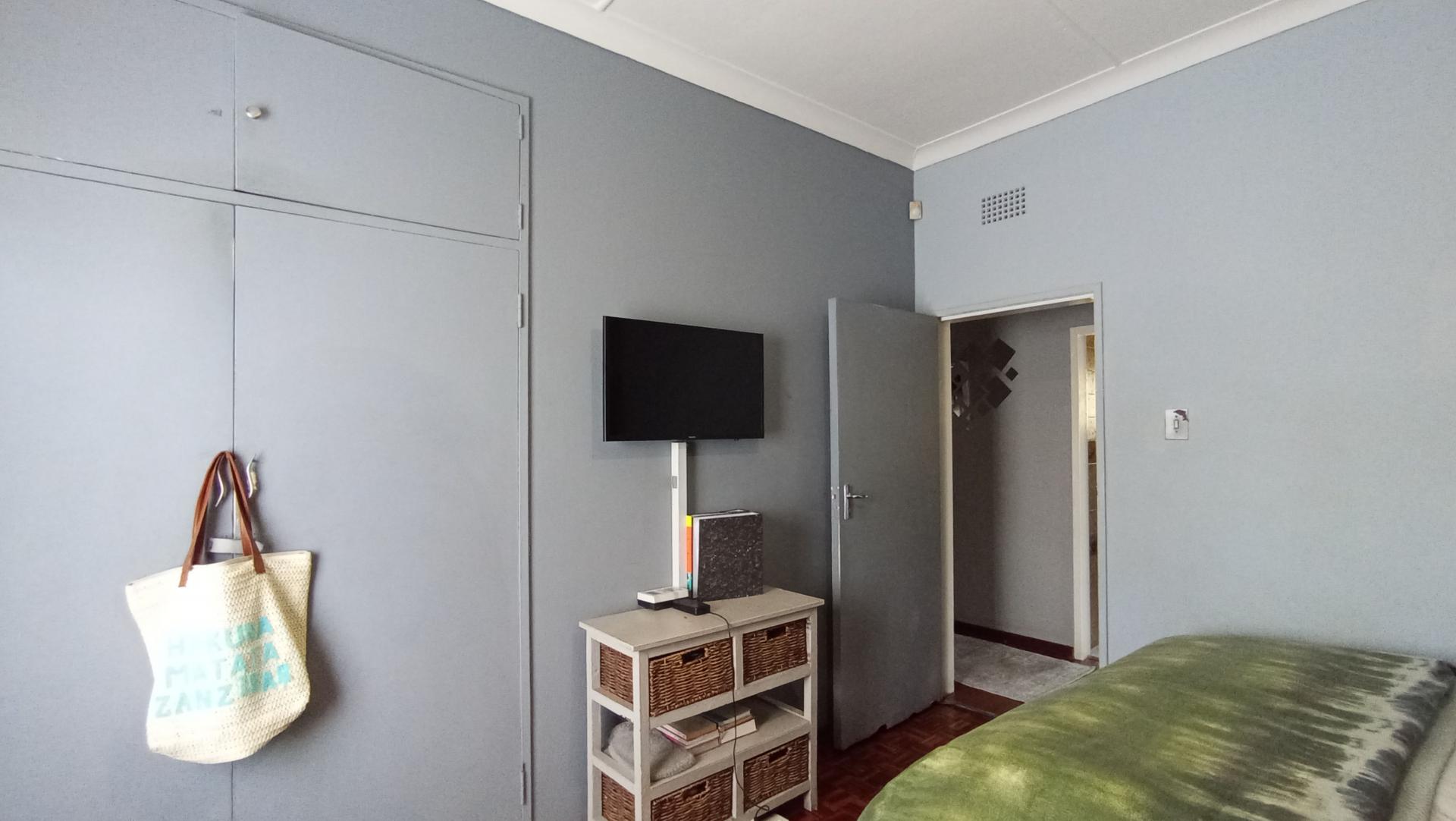 Bed Room 2 - 23 square meters of property in Florida North