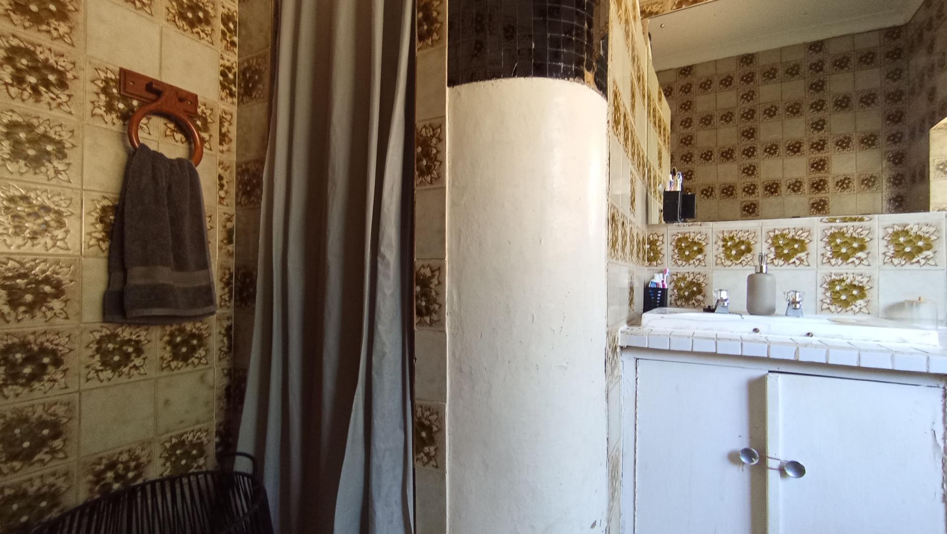 Bathroom 1 - 11 square meters of property in Florida North