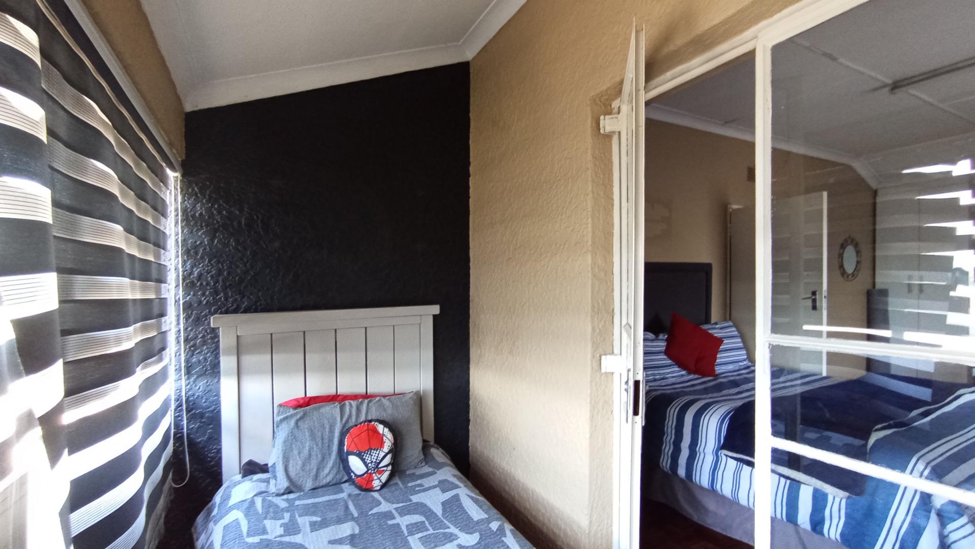 Spaces - 195 square meters of property in Florida North